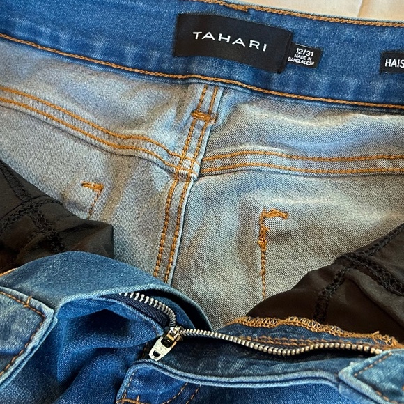 Tahari Haisley Fit Solution Denim Faded Cropped Jean Capri Size 12/31 - Picture 10 of 16